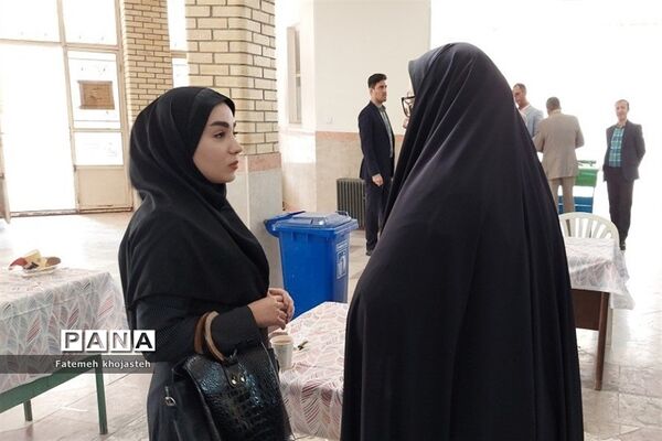 مراسم تجلیل از پیشگامان دانش و تربیت مدارس غیردولتی شهرستان قرچک