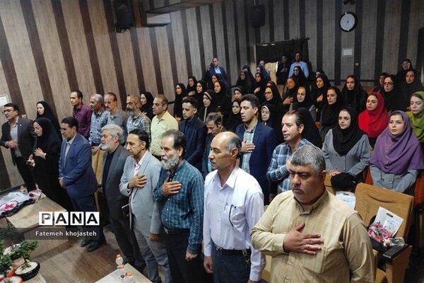 مراسم تجلیل از پیشگامان دانش و تربیت مدارس غیردولتی شهرستان قرچک