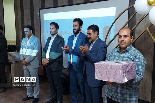 مراسم تجلیل از پیشگامان دانش و تربیت مدارس غیردولتی شهرستان قرچک