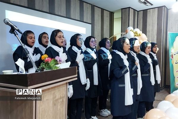 مراسم تجلیل از پیشگامان دانش و تربیت مدارس غیردولتی شهرستان قرچک