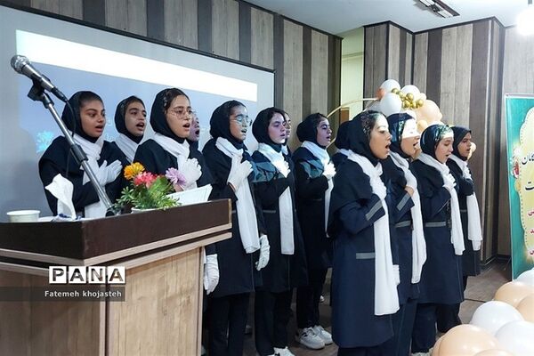 مراسم تجلیل از پیشگامان دانش و تربیت مدارس غیردولتی شهرستان قرچک