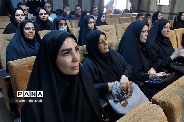 مراسم تجلیل از پیشگامان دانش و تربیت مدارس غیردولتی شهرستان قرچک