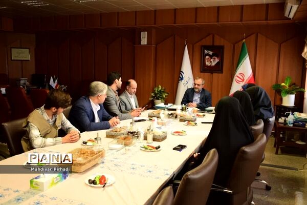دیدار صمیمی خبرنگاران پانا با استاندار مرکزی