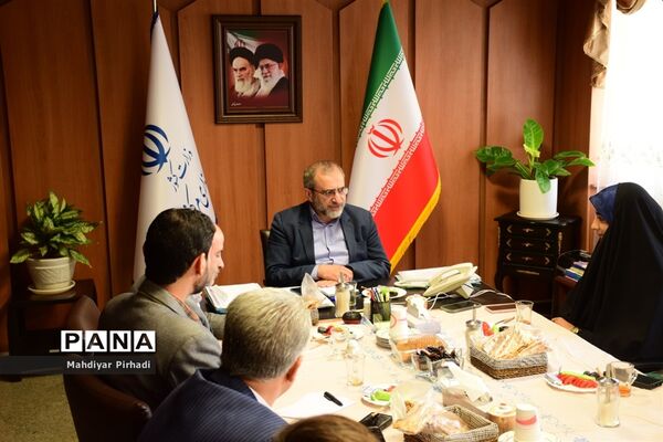 دیدار صمیمی خبرنگاران پانا با استاندار مرکزی