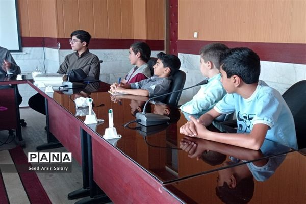 نشست فعالیت‌های تابستانه پسران خبرنگار پانا کاشمر