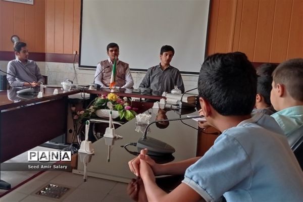 نشست فعالیت‌های تابستانه پسران خبرنگار پانا کاشمر