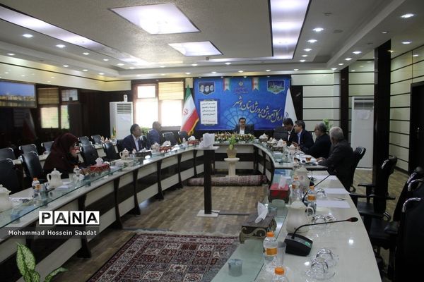 جلسه هم‌اندیشی توسعه و تجهیز هنرستان‌های استان بوشهر