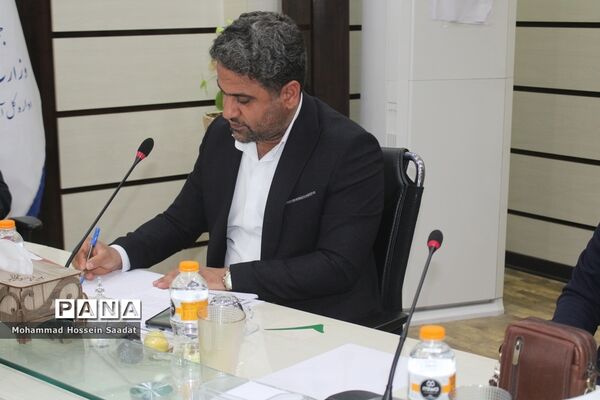 جلسه هم‌اندیشی توسعه و تجهیز هنرستان‌های استان بوشهر