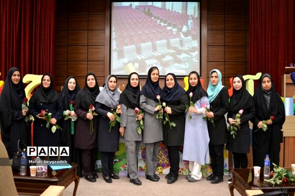 تجلیل از معماران خشت اول در ناحیه 2 بهارستان