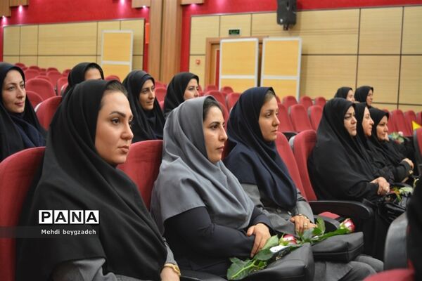 تجلیل از معماران خشت اول در ناحیه 2 بهارستان