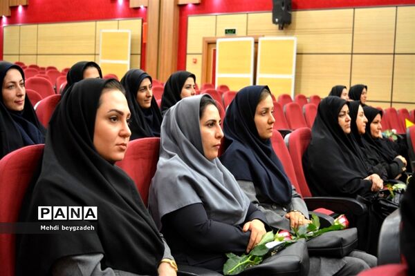 تجلیل از معماران خشت اول در ناحیه 2 بهارستان
