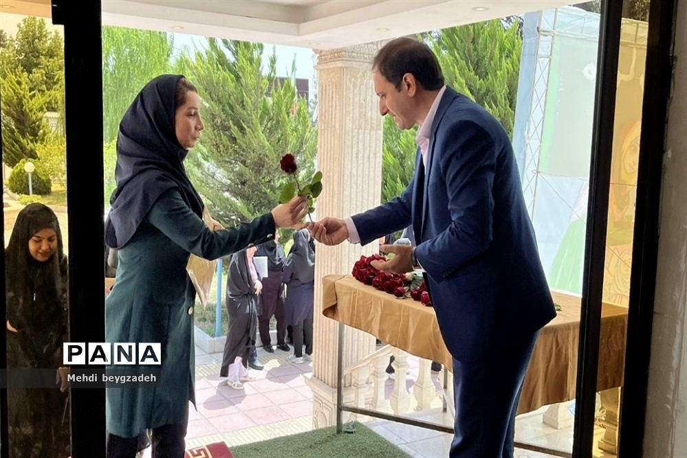 تجلیل از معماران خشت اول در ناحیه 2 بهارستان