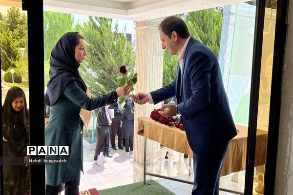 تجلیل از معماران خشت اول در ناحیه 2 بهارستان