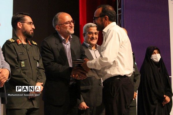 آیین اختتامیه و تجلیل از برگزیدگان اولین جشنواره روایت جهاد در قم