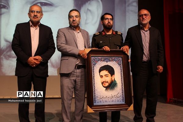 آیین اختتامیه و تجلیل از برگزیدگان اولین جشنواره روایت جهاد در قم
