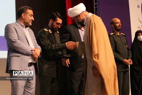 آیین اختتامیه و تجلیل از برگزیدگان اولین جشنواره روایت جهاد در قم
