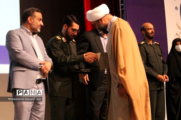 آیین اختتامیه و تجلیل از برگزیدگان اولین جشنواره روایت جهاد در قم