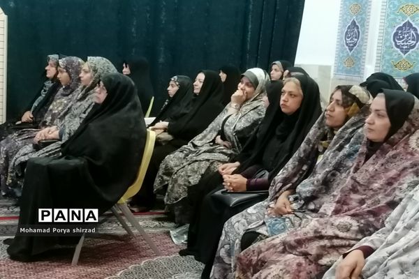 دیدار مردمی مدیرکل آموزش و پرورش فارس در حرم مطهر علی ‌بن حمزه