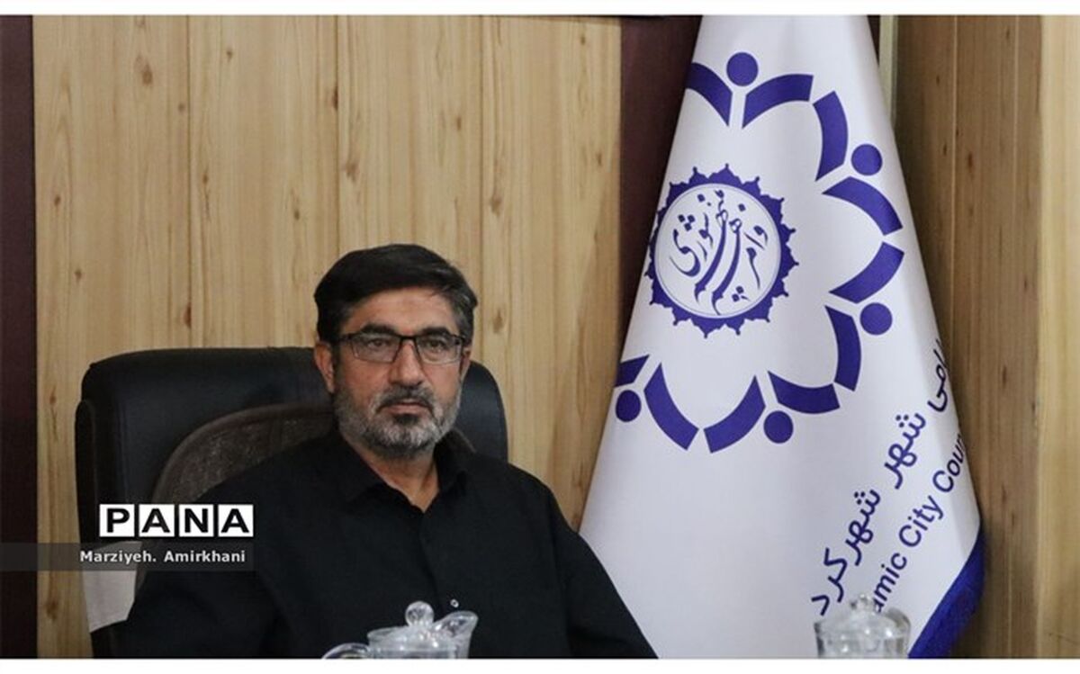 سنگ‌ریزه و شن‌های رنگی در فضای سبز شهرکرد مناسب شهروندان نیست