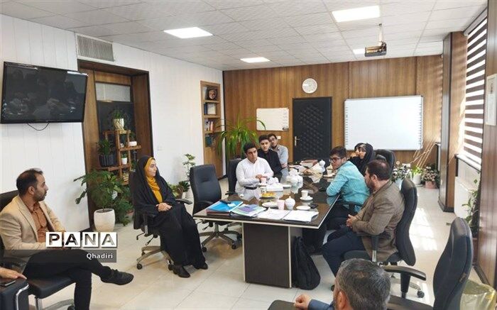 ملاقات اعضای گروه اندیشه‌ورز سازمان دانش‌آموزی شهر تهران با سرپرست آموزش و پرورش منطقه ١٢