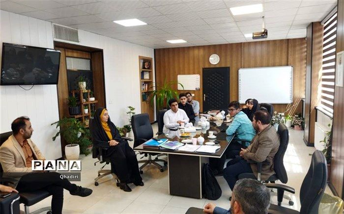 ملاقات اعضای گروه اندیشه‌ورز سازمان دانش‌آموزی شهر تهران با سرپرست آموزش و پرورش منطقه ١٢