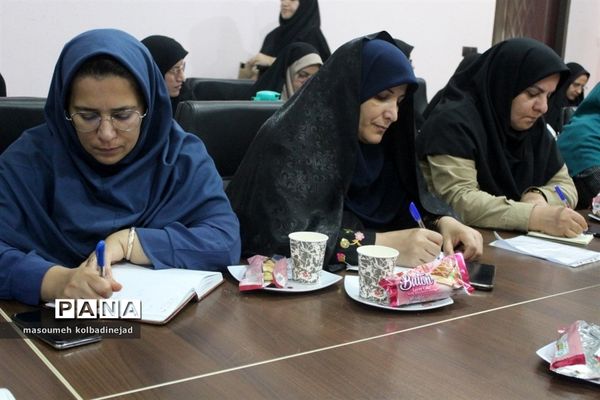 نشست مدیران مدارس در گلوگاه