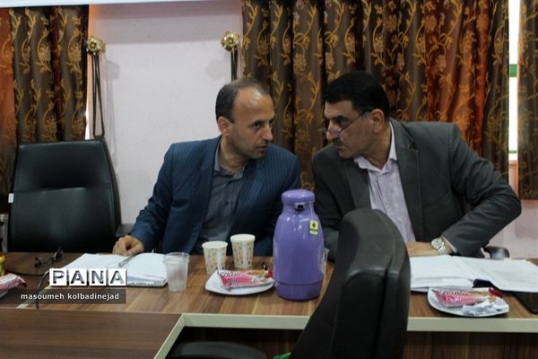 نشست مدیران مدارس در گلوگاه