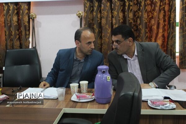 نشست مدیران مدارس در گلوگاه