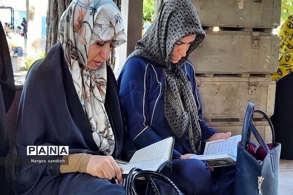 قرائت دعای پرفیض عرفه در بوستان شهدای گمنام ملارد