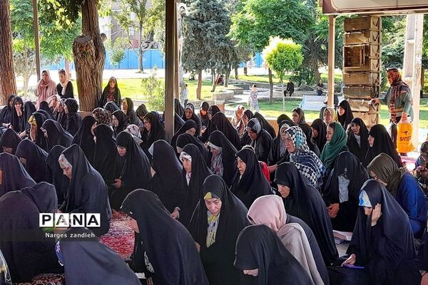 قرائت دعای پرفیض عرفه در بوستان شهدای گمنام ملارد