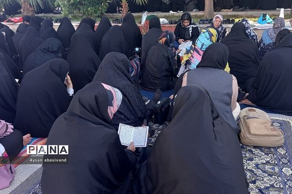 برگزاری مراسم دعای پرفیض عرفه در گلزار شهدای‌ شهرستان‌قرچک