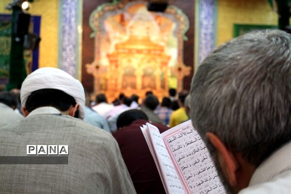 مراسم دعای عرفه در زنجان