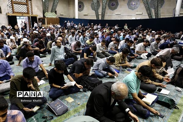 مراسم دعای عرفه در دانشگاه تهران