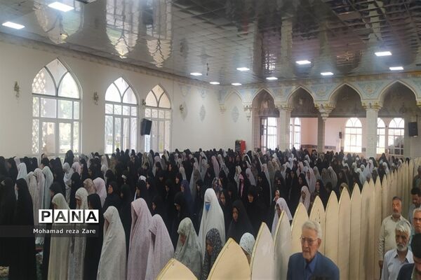 برپایی نماز عید قربان در امامزاده سید حمزه، کاشمر