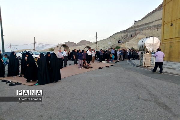 حال و هوای مسجد جمکران و کوه خضر نبی در روز عرفه