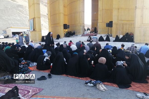حال و هوای مسجد جمکران و کوه خضر نبی در روز عرفه