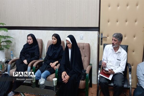 دیدار دانش‌آموزان فعال کارگروه‌های تربیتی با امام جمعه شهرستان ملارد