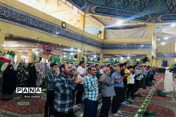 نماز عید قربان در مصلی صاحب‌الزمان شهرستان بهارستان