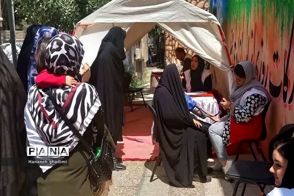 برپایی ایستگاه‌سلامت توسط جمعیت هلال‌احمر قرچک در روستای ولی‌آباد