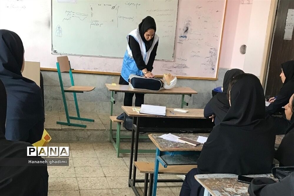 آموزش هلال‌احمر در ایام تابستان در مدارس شهرستان قرچک