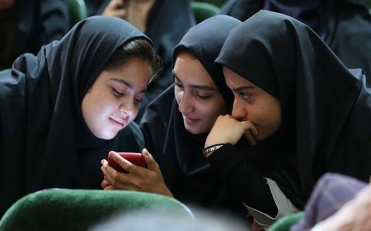 بررسی مزایا و معایب شبکه‌های اجتماعی و تأثیرپذیری آن بر زندگی نوجوانان