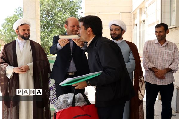 اولین کاروان اردوی زیارتی مشهد مقدس برای دانش‌آموزان و فرهنگیان آذربایجان شرقی