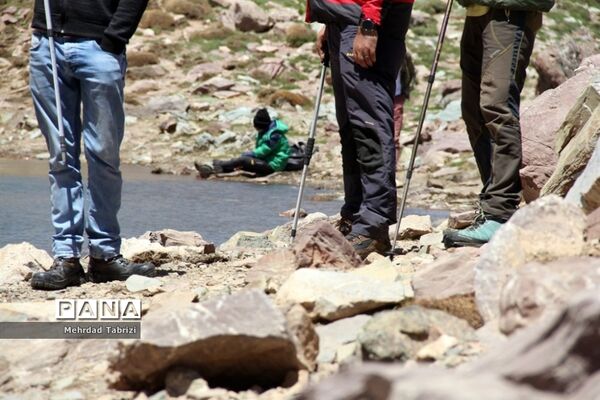صعود کوهنوردان به ارتفاعات بوزسینه