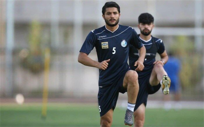 مدافع باتجربه استقلال جدا شد