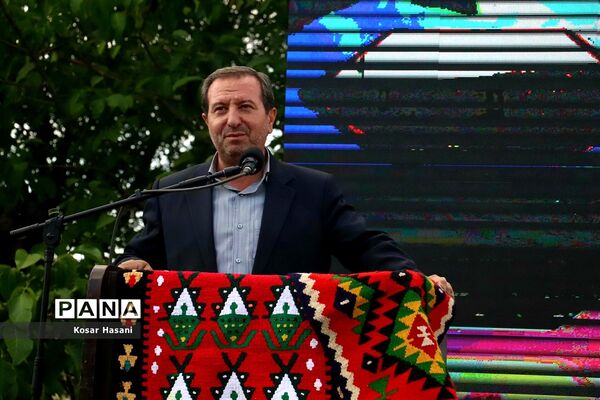برداشت رز دمشقی در روستای عنصرود تبریز