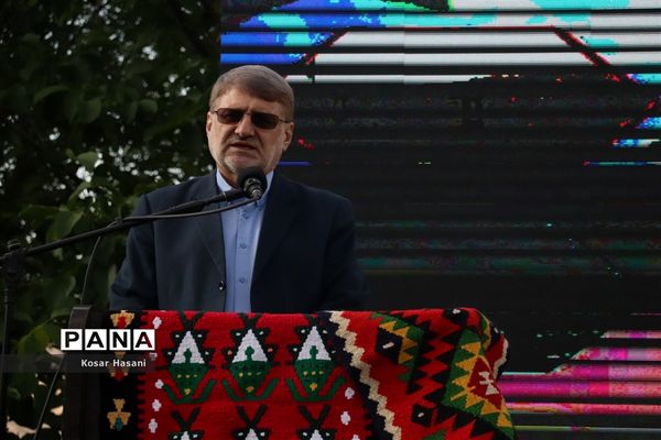 برداشت رز دمشقی در روستای عنصرود تبریز