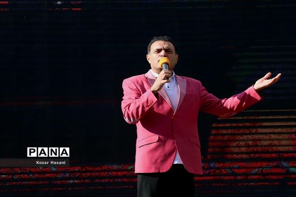 برداشت رز دمشقی در روستای عنصرود تبریز