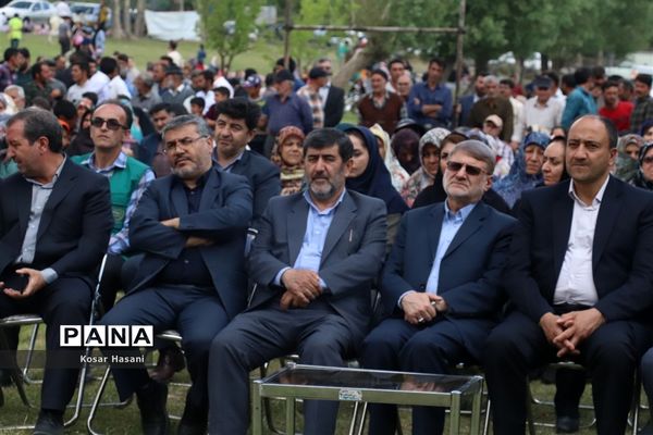 برداشت رز دمشقی در روستای عنصرود تبریز