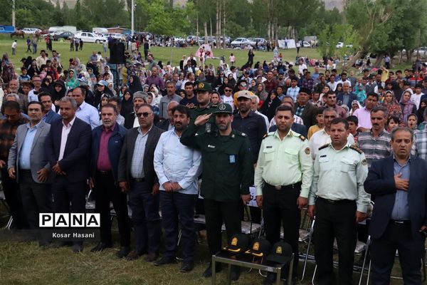 برداشت رز دمشقی در روستای عنصرود تبریز