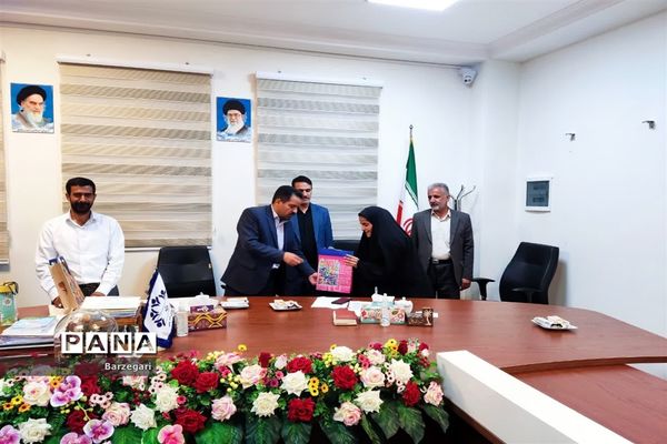 نشست غیرعلنی هیات رئیسه مجلس دانش‌آموزی شهرستان بافق با شهردار و اعضای شورای شهر